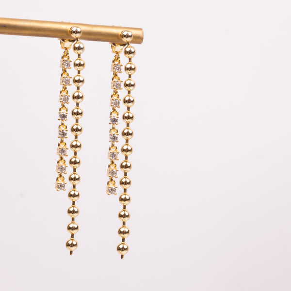 25-73374 Aretes largos cadena esferas y zirconias dorado