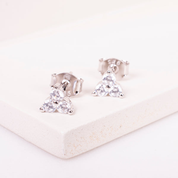 22-04216 ARETES TRIOS PLATEADOS