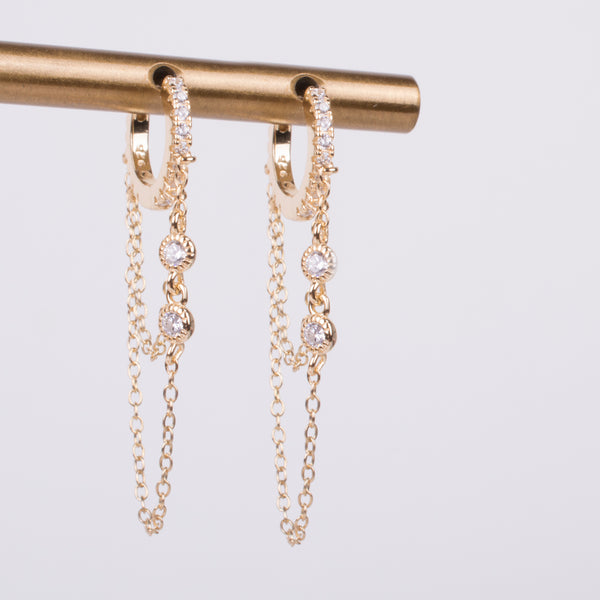 0423 ARRACADAS CADENAS Y BEZELS DORADO