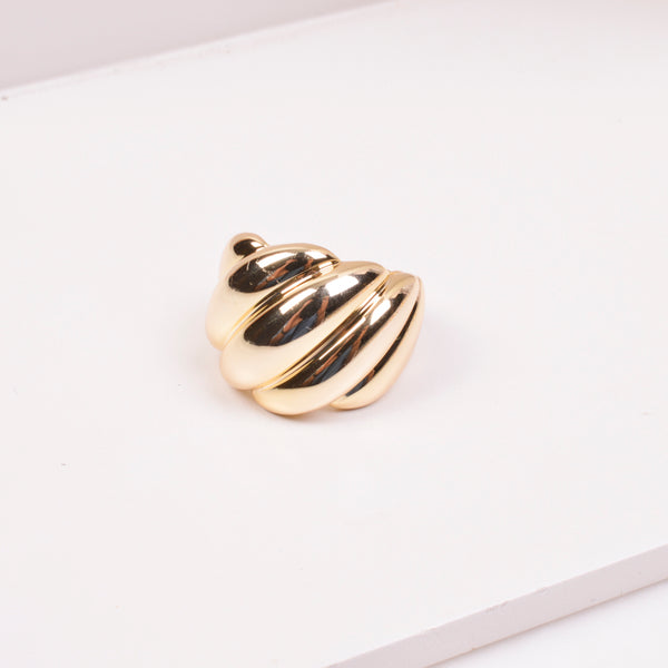 25-73469 Anillo tipo concha dorado talla 8