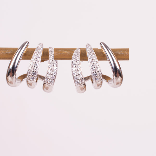 04530  Huggers tres lineas con zirconias plateado