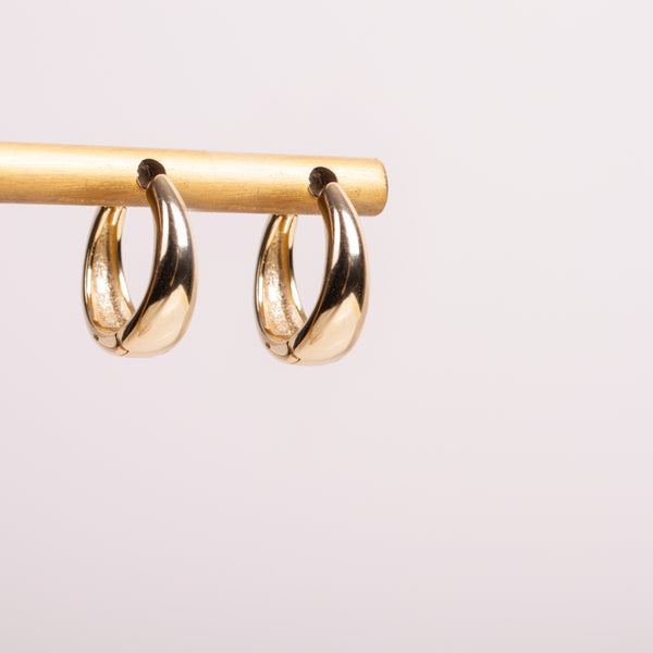 04434 Arracadas chicas chunky doradas 9mm