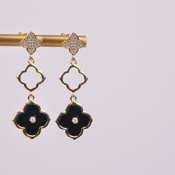 25-0234 Aretes largos tres flores onix dorado