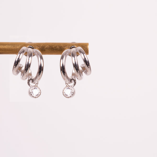 25-7385 Huggers tres lineas dije bezel plateado