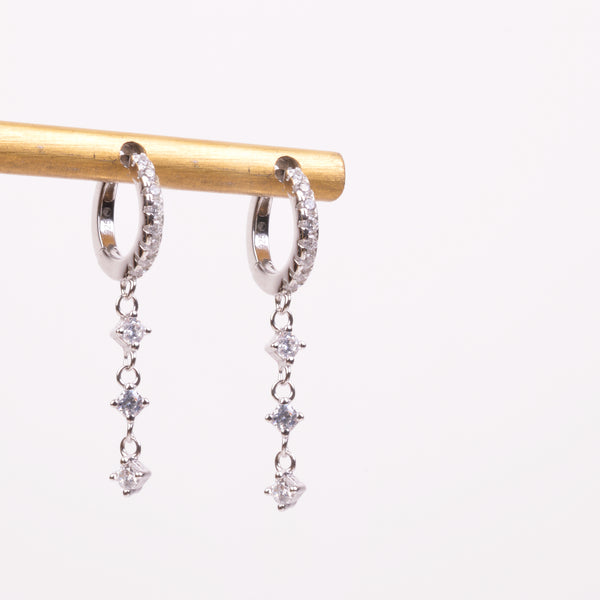 04682 Arracadas cadena tres zirconias plateado