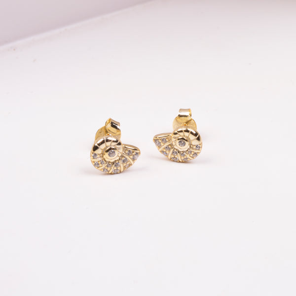 04697 Studs caracol con zirconias en dorado