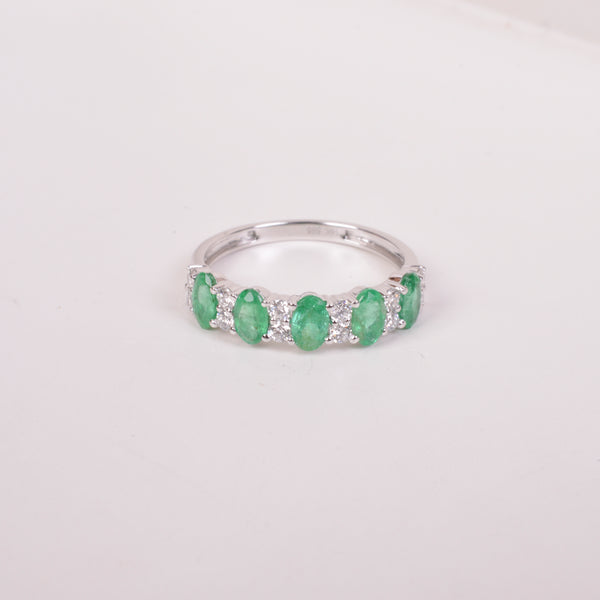 25-8133 Anillo esmeraldas oro blanco talla 6.5